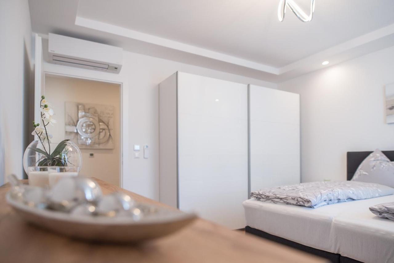 Mh Living - 11 - Modern Living Dream In Center